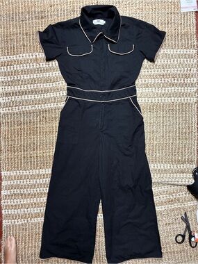 Never a Wallflower, Black Short-Sleeve Jumpsuit with Contrast Piping. Size small